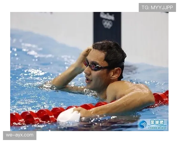 宁泽涛穿得比明星还花哨，泳池边像开了时装周一样，普通人完全跟不上啊！