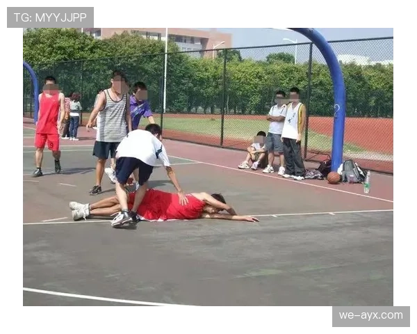 篮球起跳接触犯规怎么判？这几个关键动作区分清楚就懂了